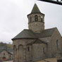 Nasbinals : L'église Sainte-Marie, typiquement dans le style du roman auvergnat; l'église romane a été construite aux XIe et XIIe siècles, puis remaniée au XIVe, en granit 