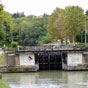 Le canal des Deux-Mers comporte au total 400 ouvrages d'art, dont 328 pour la partie canal du Midi avec notamment 63 écluses, 126 ponts, 55 aqueducs, 7 ponts-canaux, 6 barrages, 1 épanchoir et 1 tunnel. Il sagit ici de l'écluse de Montgiscard