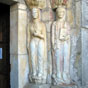 Au deuxième plan, on trouve à gauche, saint Etienne, avec un chapiteau relatant sa lapidation, et à droite, sainte Hélène.