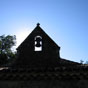 Routges:Le clocher de son église Saint Louis dédiée à Sainte Marie Madeleine joue avec le soleil....