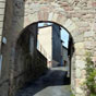 Anglès : L'ancienne porte de la ville dite le Portail Bas, construite au XVIIe siècle a été inscrite monument historique le 19 octobre 1927.