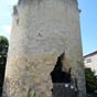 Castelnau-sur-l'Auvignon: Seul vestige d'un château du XIVe siècle. La commune veille précieusement sur cette tour!