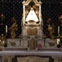 Cathédrale Notre-Dame: La statue de la Vierge Noire (XVIIe siècle)se trouve actuellement sur le maître-autel. Elle fut couronnée par l'évêque du Puy au nom du Pape Pie IX le 8 juin 1856. Cette Vierge Noire aurait été offerte par le Roi louis IX (Saint Louis) au retour de la 7éme croisade.