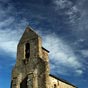 Arrivé à Engomer et si le temps et votre disponibilité physique vous le permettent vous pouvez effectuer un petit détour à Loutrem au sud d'Engomer pour découvrir, perchée sur une colline à 636m d'altitude, l'église Saint Michel et son clocher-mur à deux contrefort.... Elle date du XVe siècle!