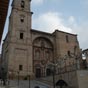 L'église de la Asuncion est du XVIe siècle. Elle abrite d'un des plus beaux retables baroques de la Rioja, et, dans la sacristie, un triptyque flamand attribué à Rembrandt.