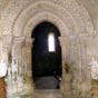 L'entrée, qui se trouve du côté sud, se fait par une porte romane très élégante et travaillée, aux chapiteaux aboutis. Celle-ci est classée Monument Historique depuis 1909.