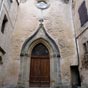 L'église paroissiale Saint-Gervais et Saint-Protais, d'origine romane, a été reconstruite et modifiée après les guerres de religion.Elle conserve des voûtes en berceau reposant sur des colonnes geminées et une chapelle gothique à lierces et tiercerons du XVe siècle.