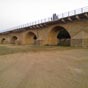 Puente Villarente: un pont à 17 arches enjambe le rio Porma...