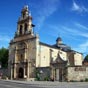 L'église paroissiale Nostra Senora de la Plaza de Cacabelos est du XVIe siècle avec une abside du XIIe devenue chapelle et vierge en pierre du XIIIe siècle au dessus de la porte