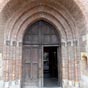 Villefranche-de-Lauragais : Détail de la porte de l'église Notre-Dame-de-l'Assomption.