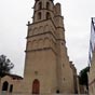 Avignonet-Lauragais: L'édifice est du XVe siècle, avec flèche octogonale, portail gothique, abside à cinq pans garnie de contreforts et gargouilles.