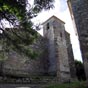 L'église Notre-Dame-du-Rosaire de Marsolan, reconstruite au XIe siècle, garde un clocher donjon...