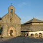 Roncesvalles:Une autre photo de la chapelle de Santiago.(à sa droite, on retrouve la chapelle funéraire du Saint Esprit)