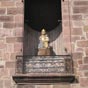 Au-dessus de la porte Notre-Dame, est nichée une copie de la Vierge à l'Enfant qui, lors des guerres de Religion, trouva refuge en Haute Navarre et ne fut jamais restituée.