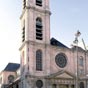  Paris: Eglise Saint Jacques-du-Haut fondée en 1630. D'inspiration janséniste l'édifice offre un aspect austère et dépouillé. A l'origine , cette église fut dédiée à Saint-Jacques-le-Mineur ainsi qu'à saint Philippe , car en bas de la rue Saint-Jacques, l'église Saint-Jacques-de-la-Boucherie était vouée à Saint-Jacques-le-Majeur. C'est ainsi que de part et d'autre de la chapelle de la Vierge, les vitraux sont ornés de la massue de Saint-Jacques-le-Mineur à gauche) et de la croix de saint Philippe (à droite)