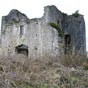 Le château de Sainte-Colome du XIIIe-XIVe siècles domine le village et reste très impressionnant même ruiné! (M-H)
