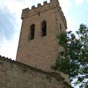 Eglise de Santiago : la tour crénelée.