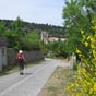 Après avoir emprunté de petites routes tranquilles au milieu des vignes, une ultime descente nous fait atteindre la petite ville médiévale de Lagrasse.