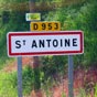 Saint Antoine tient son nom des religieux antonins qui s'y installèrent en 1204 à la suite d'un legs fait par Gaillard d'Ascot, mort en pèlerinage. Ils y vécurent jusqu'en 1777.