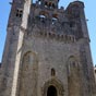 Montjoie en Couserans (2km avant d'atteindre Saint Lizier) : Cette bastide a été fondée au XIIIème s. par Alphonse de Poitiers, frère de Saint Louis. Il ne reste qu'une porte des anciennes fortifications, mais l'extraordinaire façade de l'église témoigne du remarquable système défensif mis en place au XIVème s.