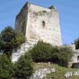 Située entre Serdio et Pesuès la tour médiévale de la Estrada est une construction civile défensive élevée pour garder la vallée et protéger la population du village. Ses murailles cachent une chapelle romane.
